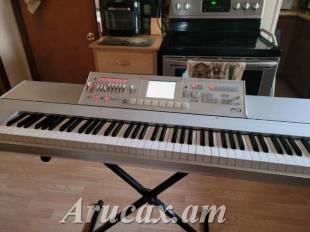 Նոր KORG M3 (88 ստեղնաշարով) երաժշտական ​​աշխատանքային կայան